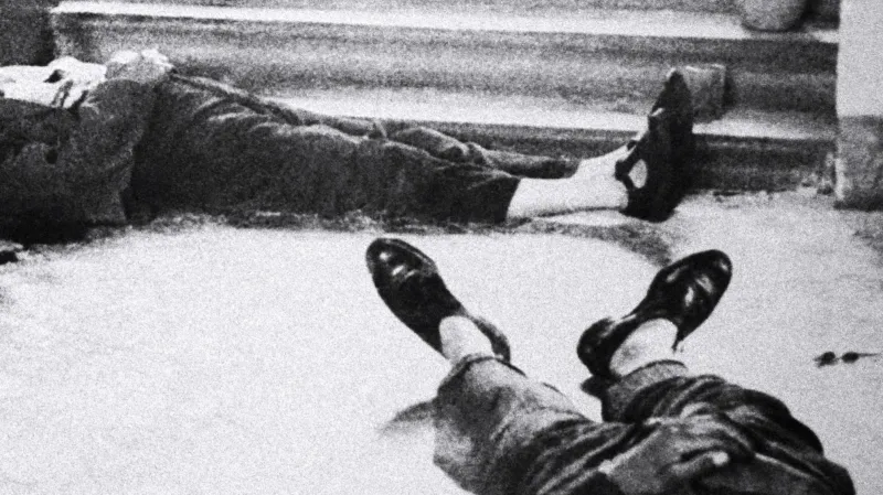 Mrtví ve škole v Babicích na snímku z roku 1951