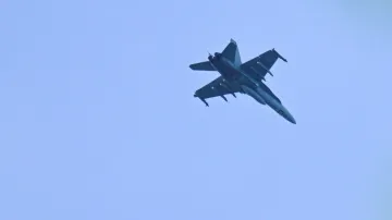 Finský bitevník Hornet nad Helsinkami