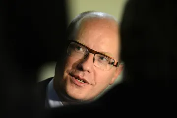 Sobotka stojí za Chládkem, Babiš za Prachařem