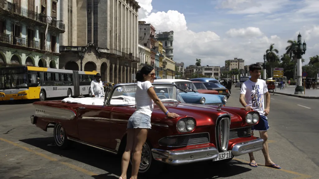 Turisté na Kubě