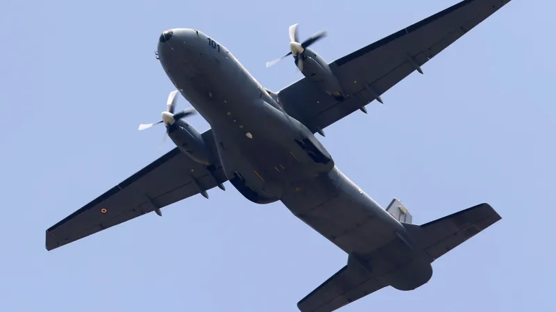 Turecký vojenský letoun C-160D startující ze základny Incirlik