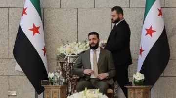 Syrský prezident Ahmad Šará hovoří se zástupci členů Rady bezpečnosti OSN v Lidovém paláci v Damašku, 4. prosince 2025