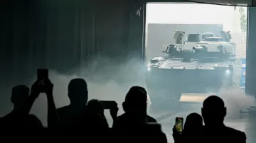 Ve Švédsku představili první bojové vozidlo pěchoty CV90 pro českou armádu