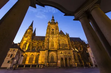 Přes 1500 chrámů večer nezavírá. Nocí kostelů se jede na kole i šalinou