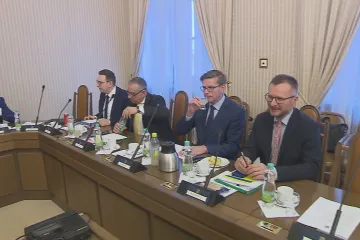 Ministerstva budou kvůli úsporám propouštět. Některé úřady zase chtějí zmrazit či mírně snížit platy
