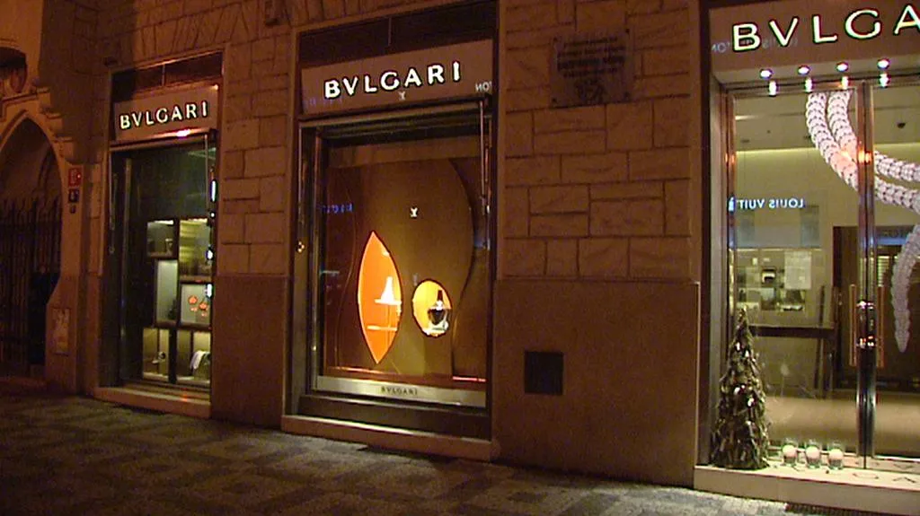 Vyloupený obchod v Pařížské ulici v Praze