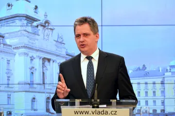 Dienstbier se od dohody na služebním zákoně distancuje