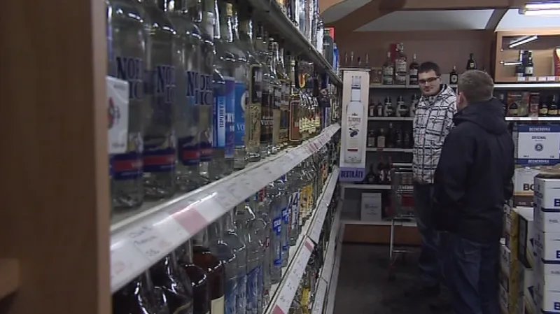 Češi dávají přednost vodce, whisky a letos také karibským rumům