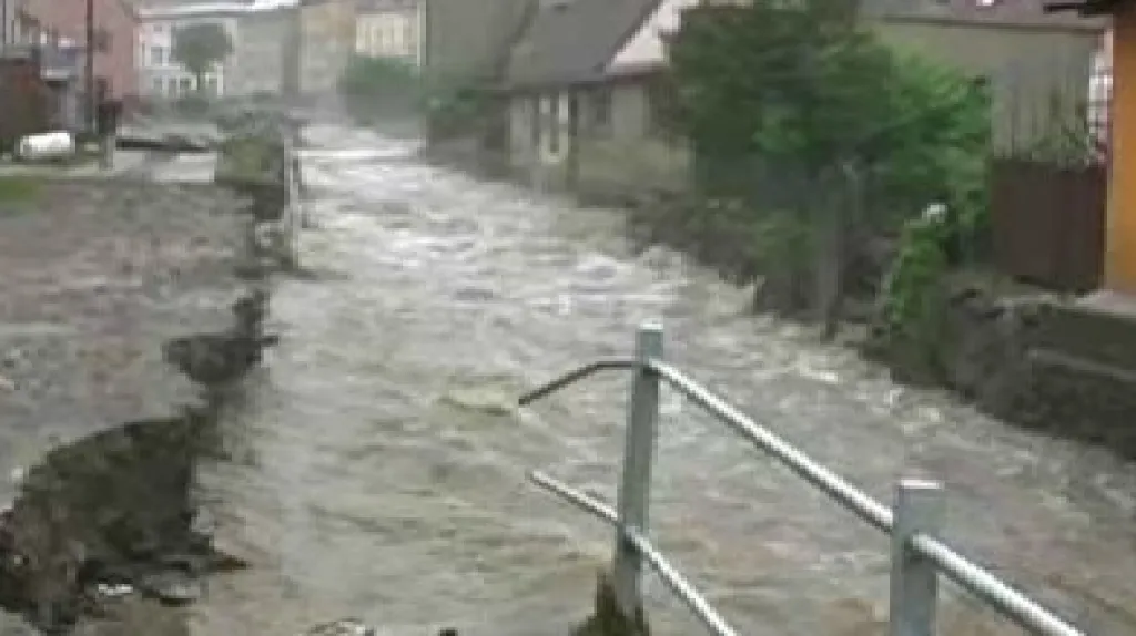 Ulice v Javorníku zasažená záplavami
