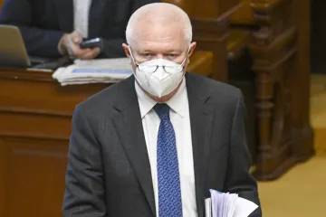 Faltýnek odmítl, že by ovlivňoval zakázky. Před poslanci vysvětloval obsah uniklých zápisků