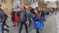 Protestující akademici a studenti v Praze