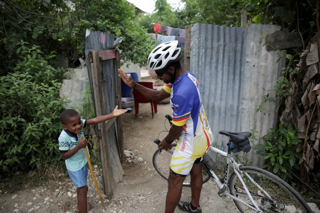 Cyklisté se snaží na svém příkladu ukazovat obyvatelům, že je možné dosáhnout změn. Každé, i malé vítězství, je pro Haiťany velice inspirující