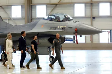 Dánsko a Nizozemsko slíbily Ukrajině desítky stíhaček F-16
