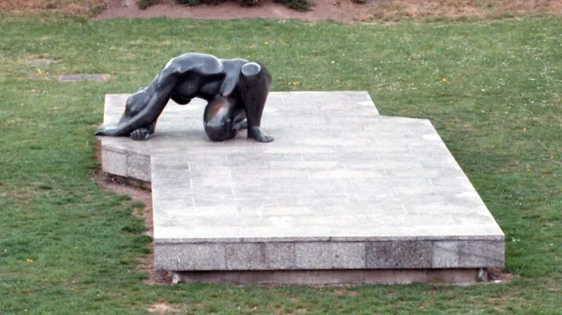 Plastika Miloše Zeta na Kobyliské střelnici