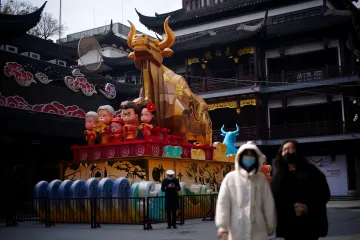 Oslavy nového roku v Číně doprovází zmatky. Vláda nejprve přitvrdila, poté opatření uvolnila