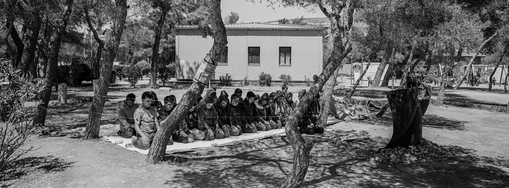 Nominace v sekci v Dlouhodobý projekt: Angelos Tzortzinis se sérií snímků Trapped in Greece (V řecké pasti)