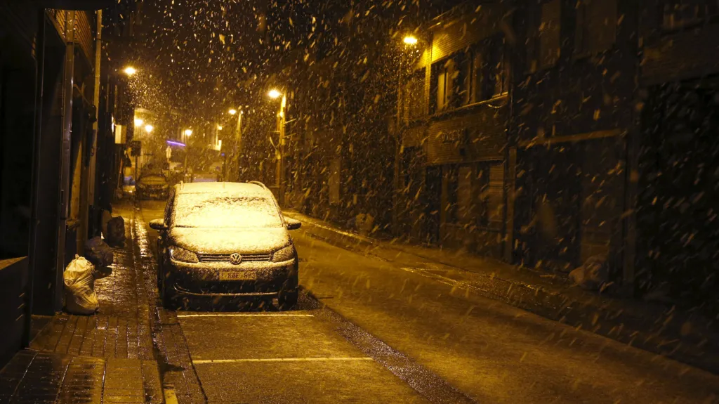 Sníh komplikuje dopravu v Belgii