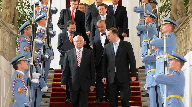 Jmenování vlády Petra Nečase (2010)