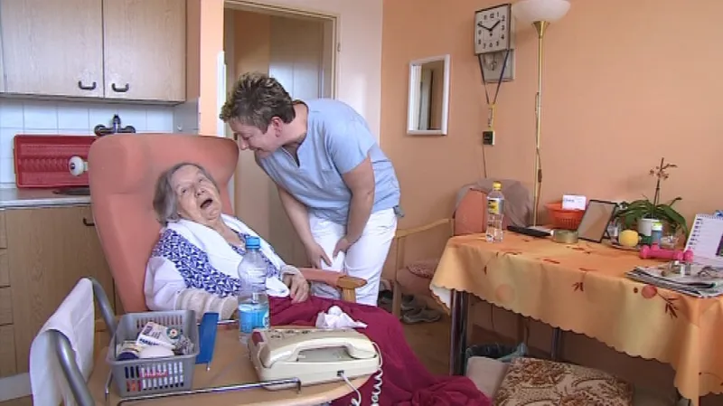 Proškolení klienti úřadu práce budou za seniory dojíždět