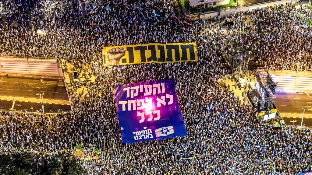 Demonstrace v Tel Avivu proti justiční reformě