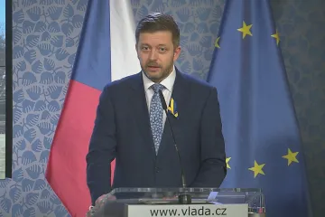Vláda kvůli snazší pomoci běžencům vyhlásila nouzový stav, rozpočet obrany navýší o miliardu