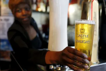 Poslední překážka padla: akcionáři SABMiller a AB InBev schválili spojení podniků
