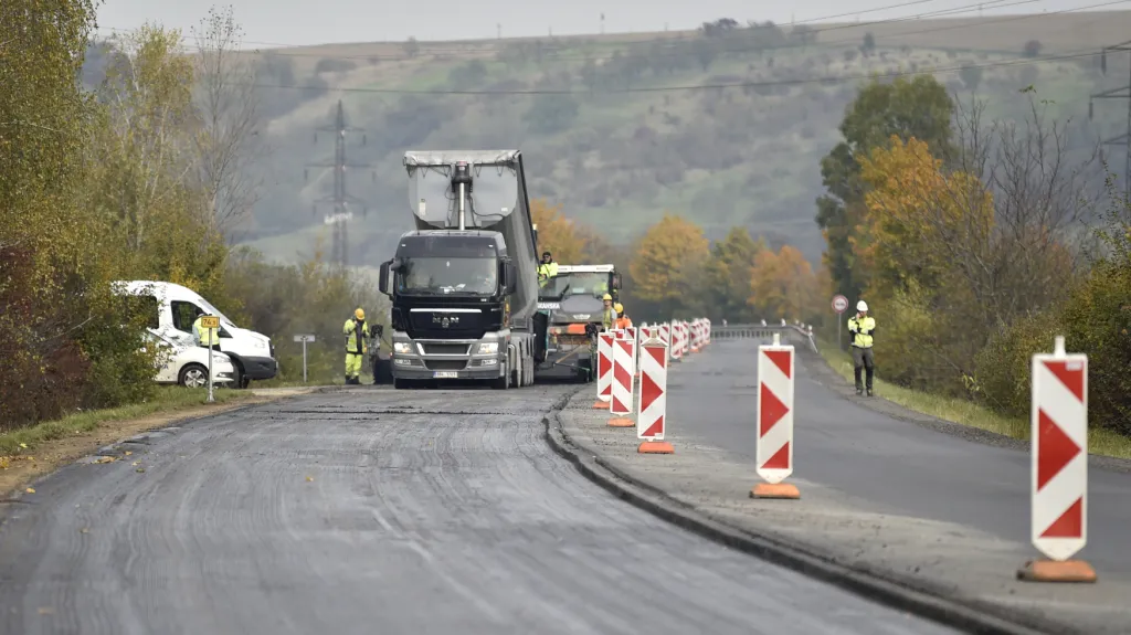 Oprava silnice u Uherského Brodu finišuje