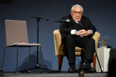 Zemřel americký diplomat Henry Kissinger. Kondolence přicházejí z celého světa, objevuje se i kritika