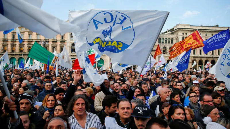 Příznivci protiimigrační Ligy severu vyšli do ulic Milána