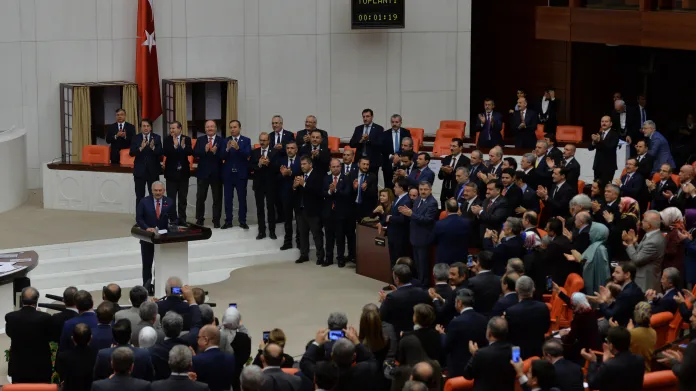 Projev tureckého premiéra Binali Yildirima po schválení ústavní změny v parlamentu
