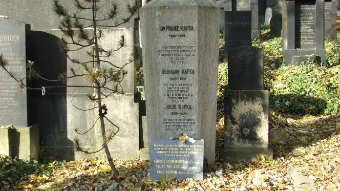 Hrob Franze Kafky na Novém židovském hřbitově v Praze