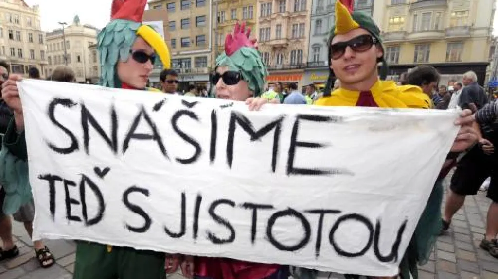 Odpůrci ČSSD protestují na mítinku v Plzni