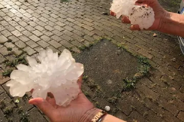 Mění se statistiky největších zaznamenaných krup v Evropě, jedna teď měla i devatenáct centimetrů