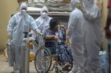 Koronavirus v Indii se dál šíří nebývalým tempem, chybí volná lůžka i kyslík