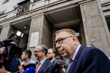 Máme dohodu o zvýšení platů ve veřejné sféře, řekl Juchelka po jednání se Schillerovou
