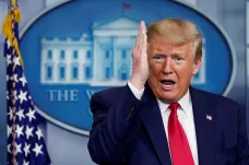 Trump po čtyřech letech opouští Bílý dům