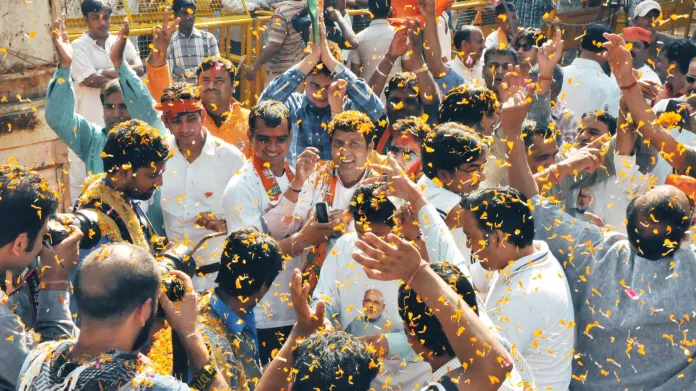 Oslavy v hlavním štábu Módího strany BJP
