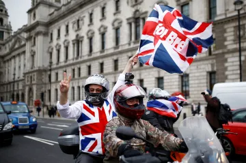 Britové před dekádou rozhodli o brexitu. Nyní toho většina lituje