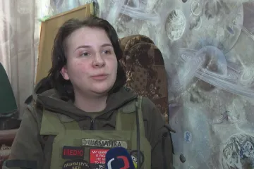 „Říkali, že jsem šílená.“ V Česku chtěla k výsadkářům, nakonec odjela jako paramedička na frontu 