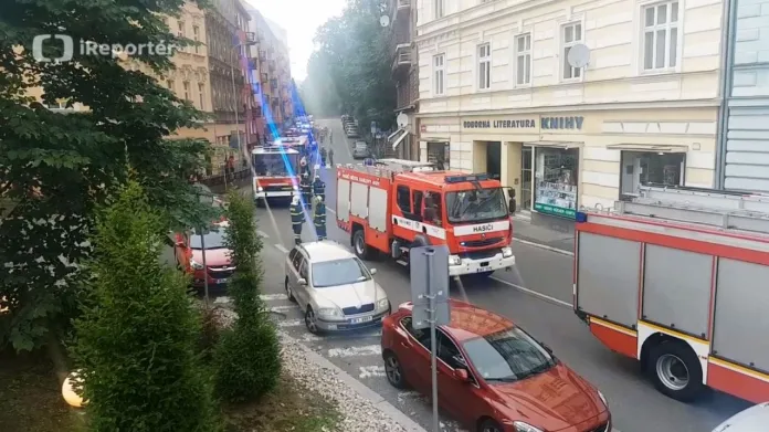 K požáru v hotelu Thermal se sjelo 11 hasičských jednotek