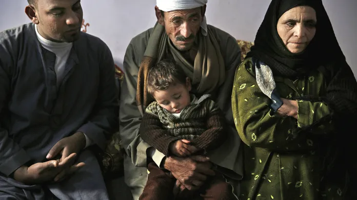 Rodina jednoho ze zavražděných koptů