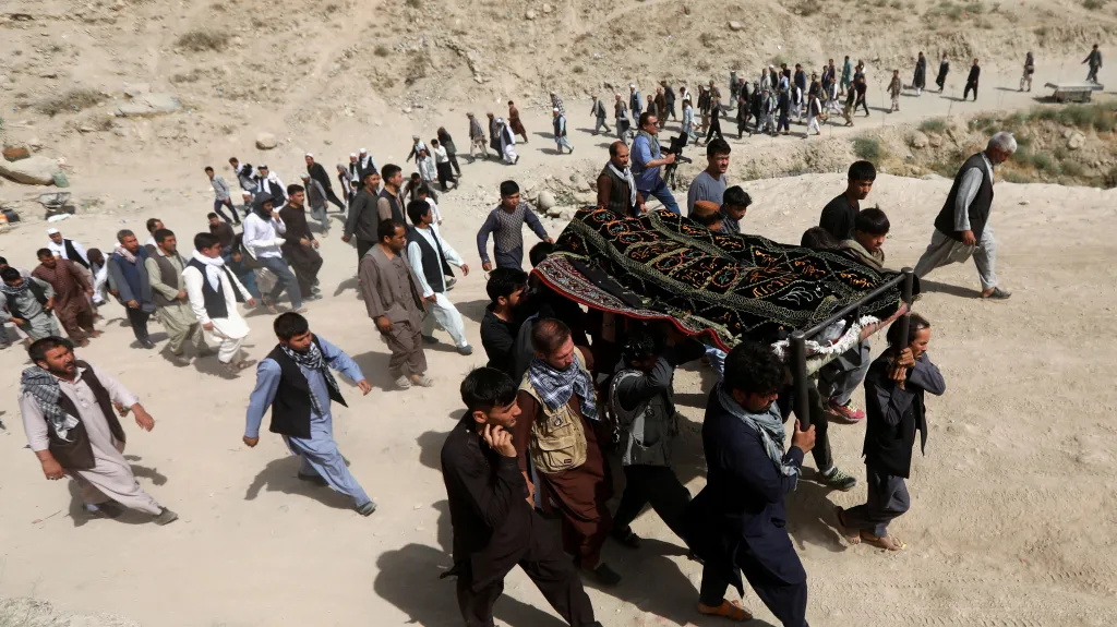 Pohřeb oběti teroristického útoku v Afghánistánu