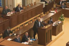 Poslanci místo plánovaných bodů řešili na schůzi jen bitcoinovou kauzu