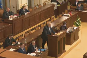 Poslanci místo plánovaných bodů řešili na schůzi jen bitcoinovou kauzu
