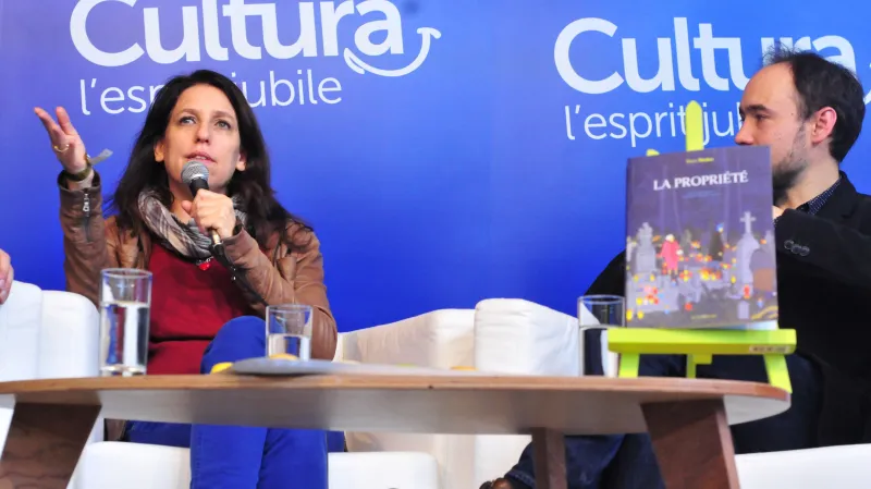 Izraelská autorka Rutu Modanová (vlevo)