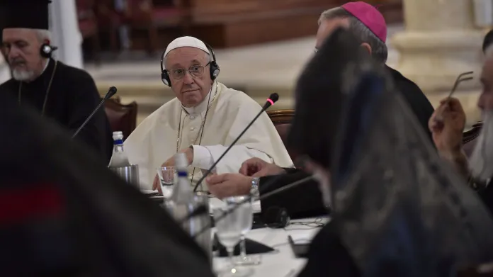 František během setkání s hlavami křesťanských církví a komunit z Blízkého východu
