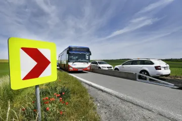 Jiřická zatáčka bude bezpečnější, silničáři ji opravili
