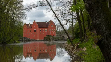 Rybník u zámku Červená Lhota je opět napuštěný
