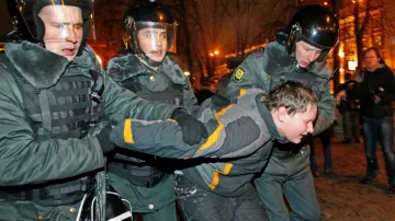 Ruská policie zasahuje proti opozičním demonstrantům