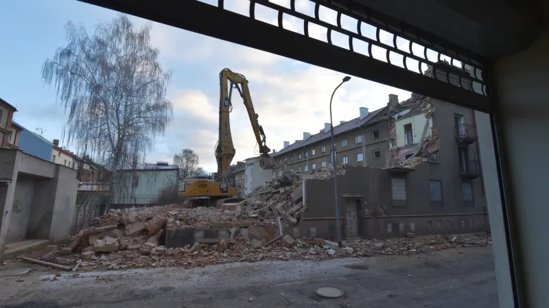 Místo domu plánuje město parkoviště